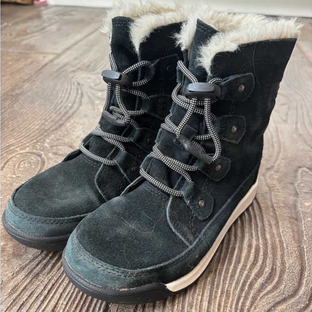 Sorel Black Kids Boots with White Fur Trim
